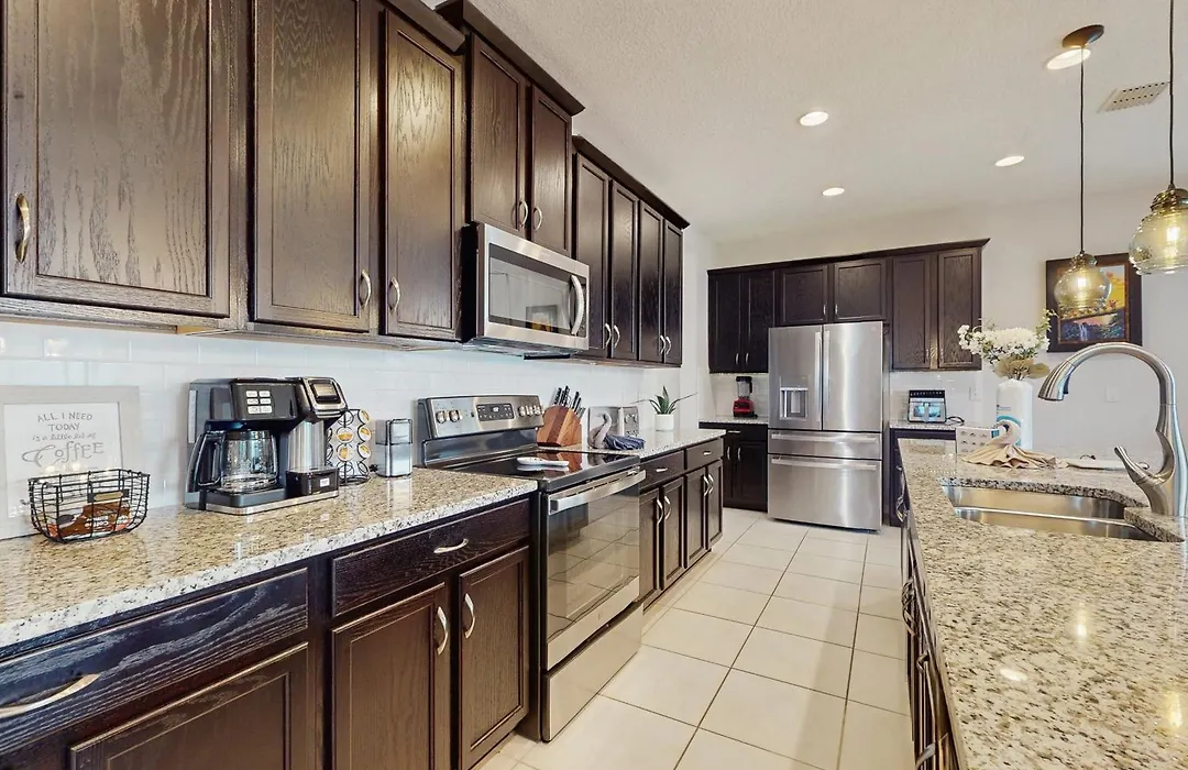 Beautiful Home With Private Pool And Space For The Whole Family-1