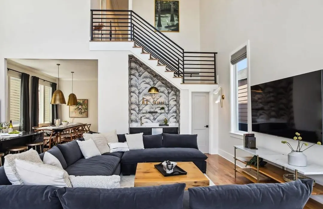 Gorgeous Grand Home With Heated Pool-1