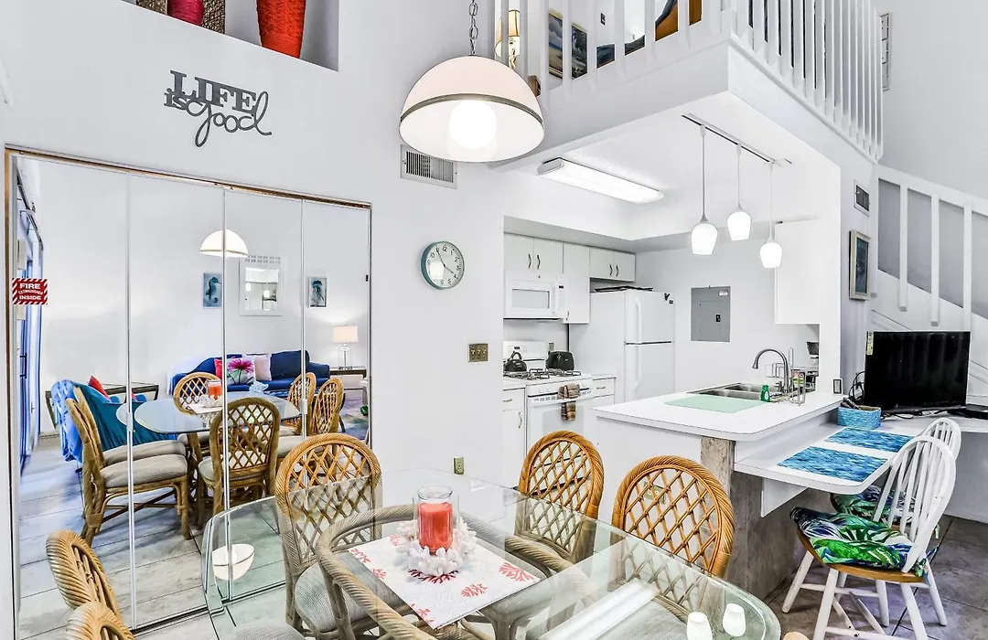 Breezy Townhouse With A Pool, Hot Tub, Patio, Central Ac, And Washer/Dryer-1