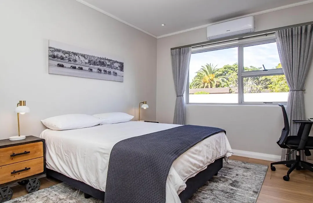 Robin Retreat - Luxury 3 Bedroom Villa -Hermanus-1