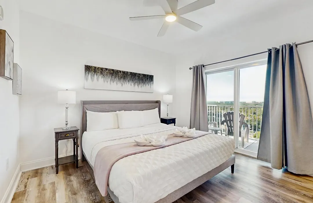 Luxury Waterfront Condo With Panoramic Views, Wifi & Close To Downtown Disney-1