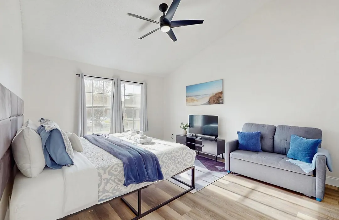 Inviting Resort Condo With Pool Access, Full Kitchen & Near Disney Parks-1