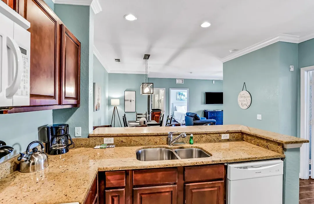 Fantastic Lake-View Condo With Pool, Hot Tub, Balcony, Ac & Kitchen -Near Disney-1