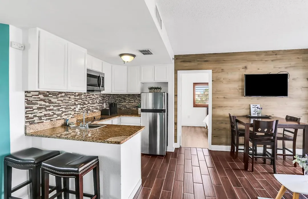 Dog-Friendly Condo With A Kitchenette, Ac, Pools, Hot Tubs, Tennis, & Gym-1