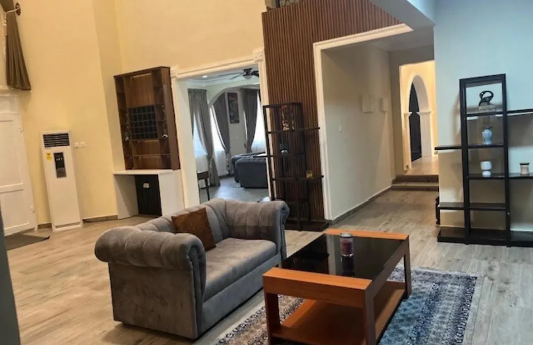 Luxurious 5-Bed Rooms Home With Solar Power-1