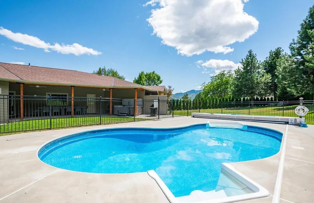 The Tyrolean - Pool, Hot Tub & Ski Hill Charm-1