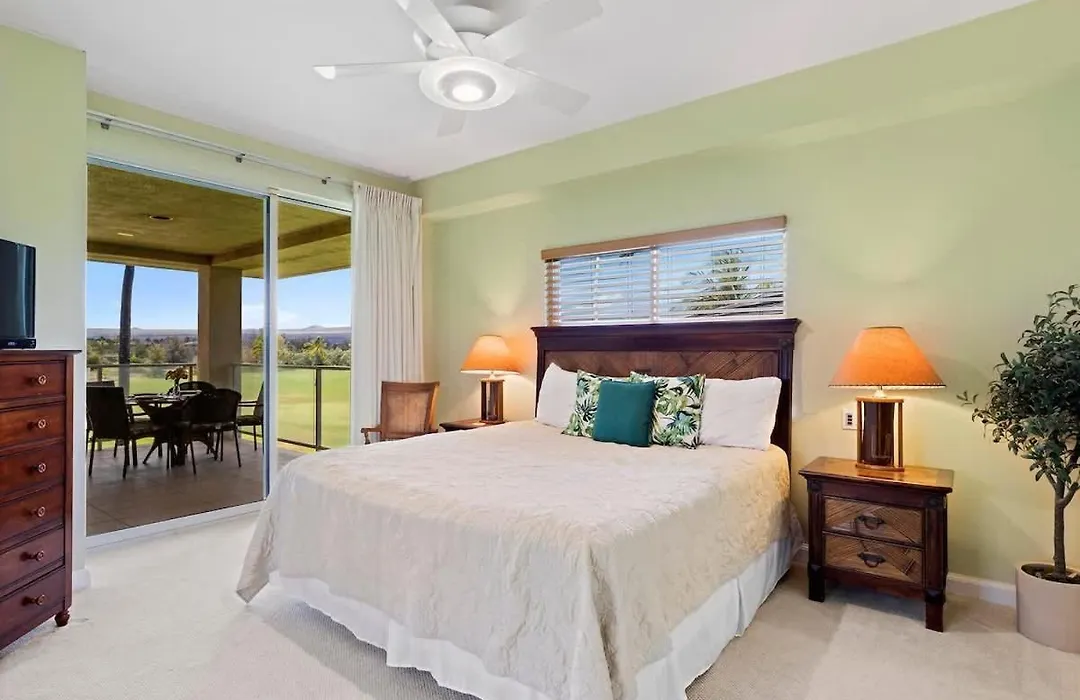 Peaceful Condo With Lanai & Beach Essentials-1