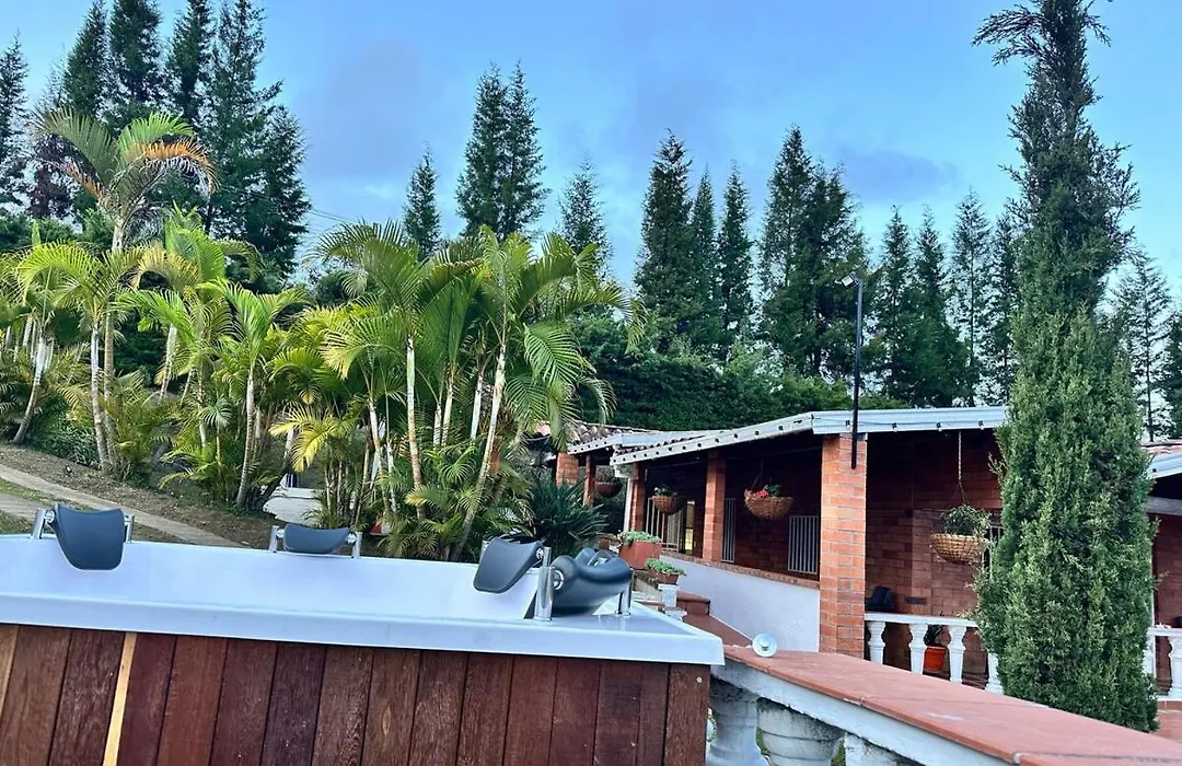Country House With A Jacuzzi For 10, A Cinema, And 10 Minutes From The Airport - Finca Gabriela-1