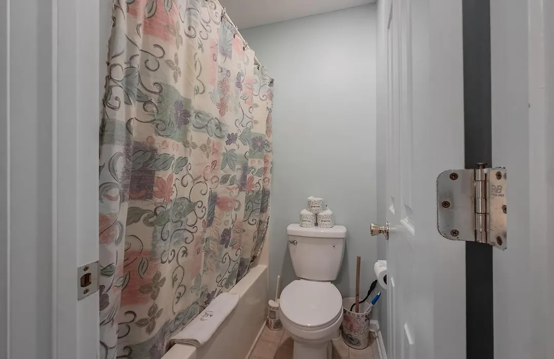 Spacious 2 Bedroom Condo-Golf Course Views! River Oaks 17A-1