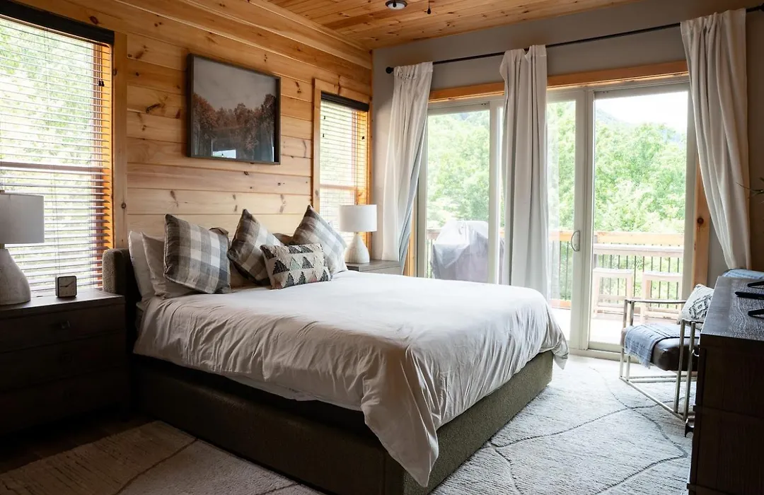 Secluded Luxe Cabin, Stunning Indoor Pool Wslide-1