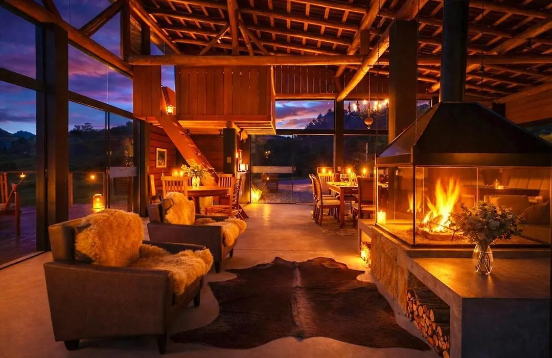 Villas Mornas Premium Retreat Pool & Event Space-1
