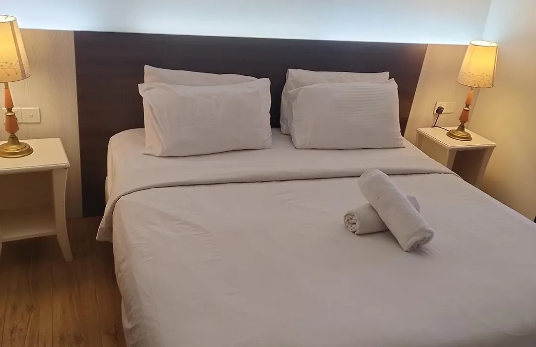 First Services Suites At Times Square Kl-1