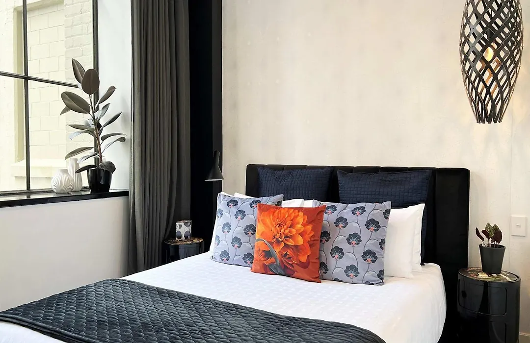 Stunning Studio Apartment In The Heritage Building-1