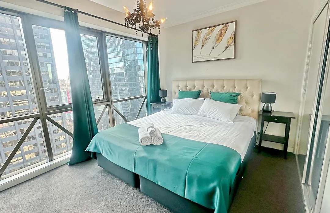 Luxury Heart Cbd Top Floor Apartment Spa,Gym, Pool-1