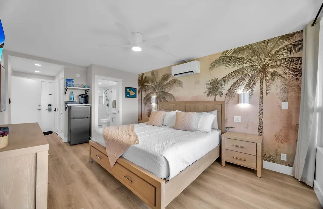 Modern Kihei Oceanside Studio Vistas-1