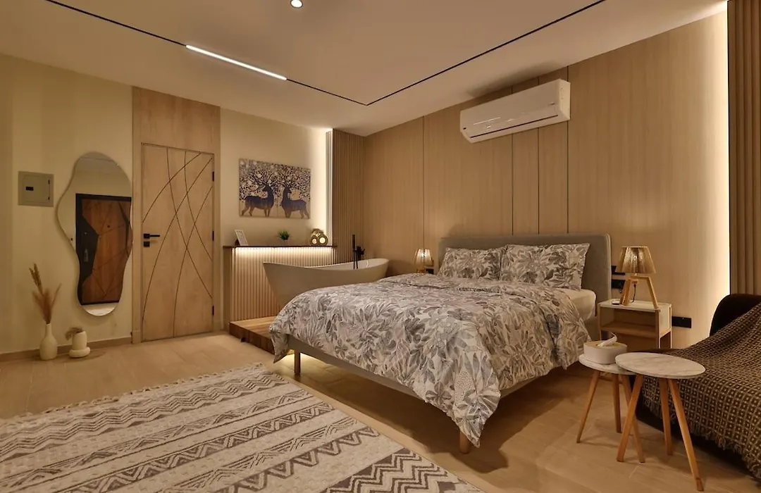 Luxury Studio With Bathtub Steps To City Stars-1