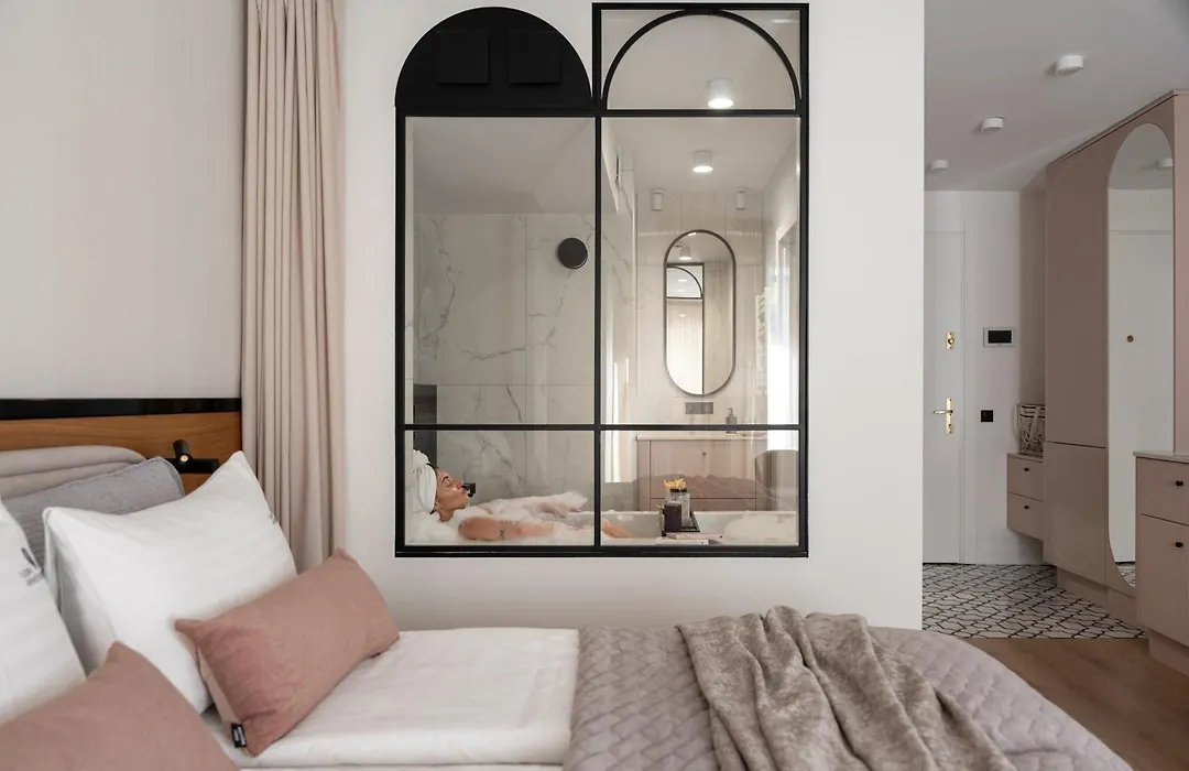Love Story Studio With Jacuzzi By Lion Apartments-1