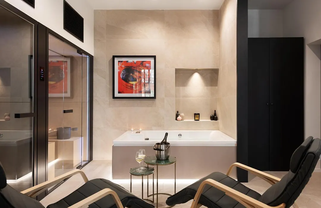 At Forty-One Apt 02-1