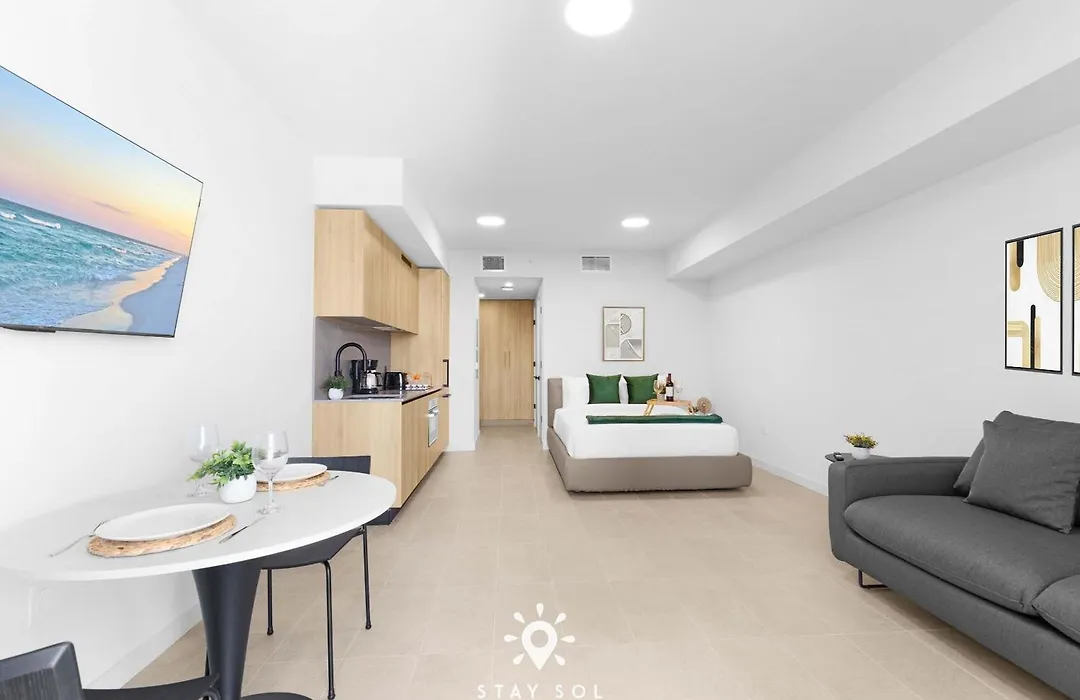 Smart Luxe Studio With Views In Downtown-1