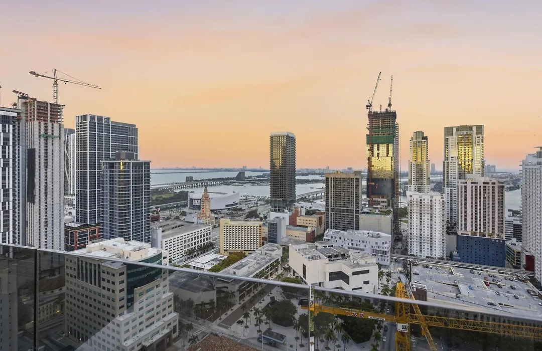Upscale Downtown Condo Pool Gym & Skyline Views-1
