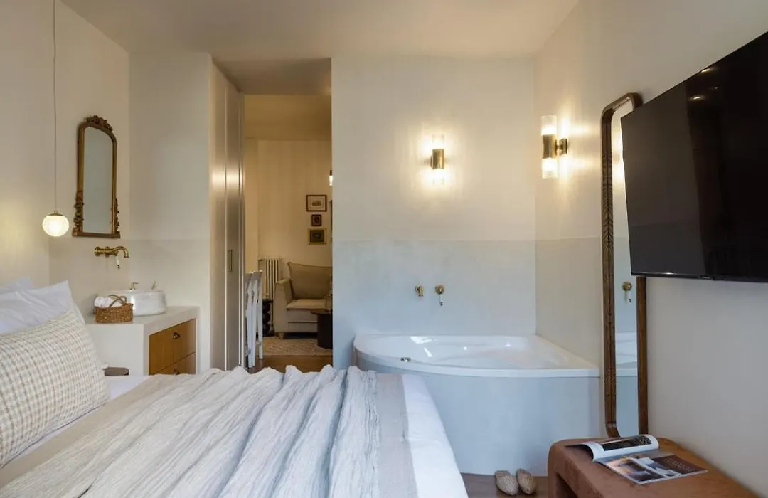 Romantic Getaway W Whirlpool & Fireplace-1