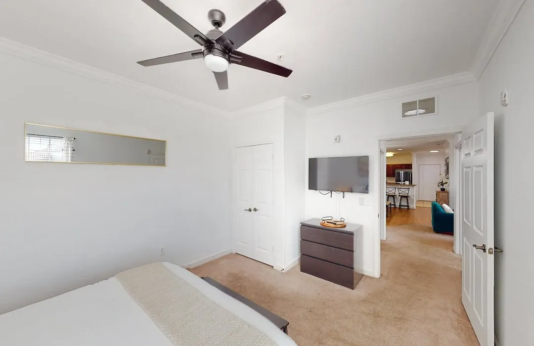 Calm Condo With Pool, Hot Tub, Balcony, Cabana, & Kitchen - Snowbird-Friendly-1