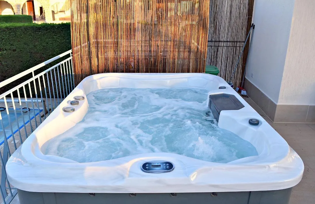 Villa Anastasia Sandy Beach Villas - Heated Private Overflow Pool - Hot Tub - Games Room - Private Beach Area-1