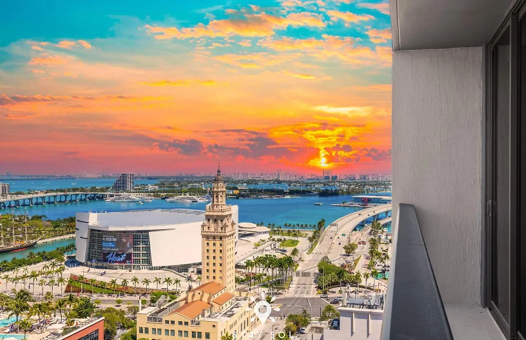 Stylish Retreat Modern 1BR&Den Miami-1