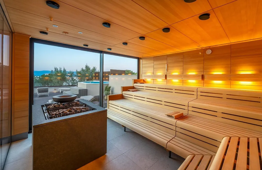 Spa&Wellness Hotel Pinia-1