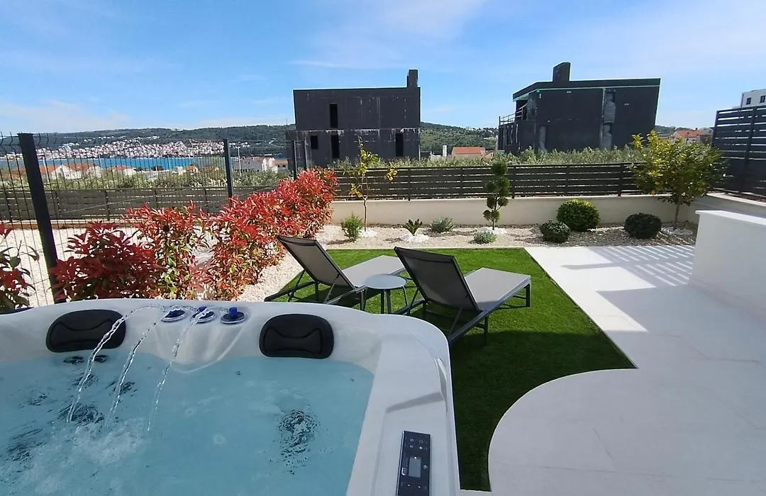 "Mon Ami"Apartment With Garden, Hot Tub And Free Parking-1