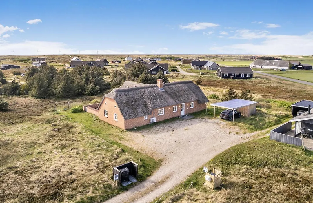 Cozy Thatched Cottage With Pool By The Sea - Sj450-1