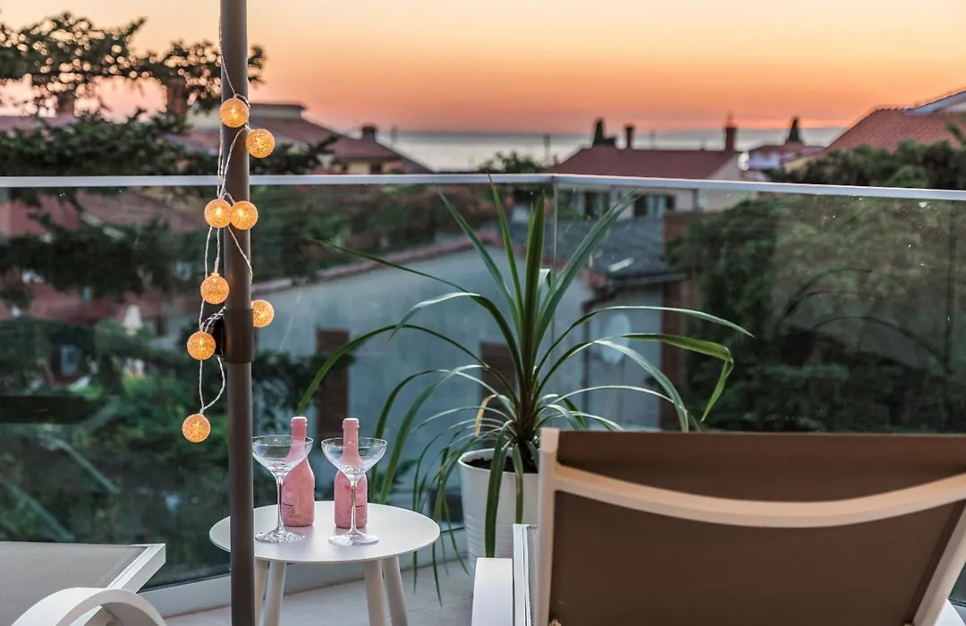 Villa Elena Deluxe In Fazana For 8 People With Whirlpool & Private Pool Only 400 M From The Beach-1