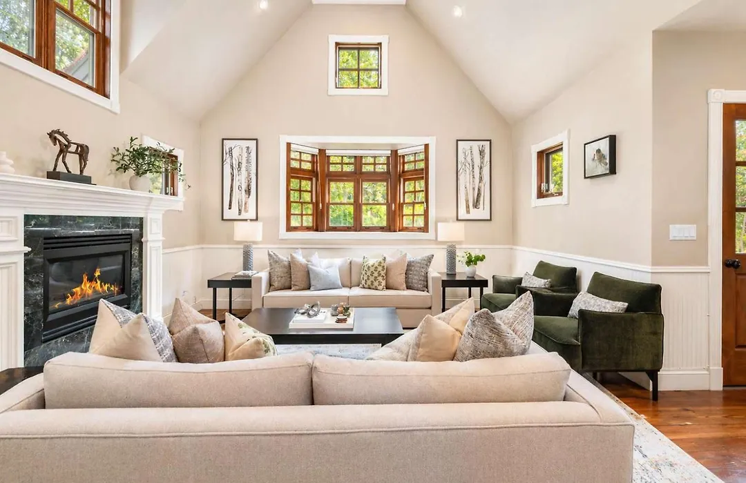 Updated Spacious Home W Ac & Hot Tub Walk To Town!-1