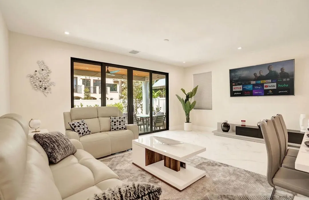Luxury Las Olas 6200Sqft - Sleeps 28 & With 2 Pools-1