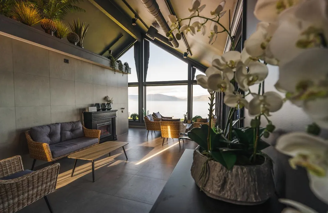 Lyngen Experience Lodge-1