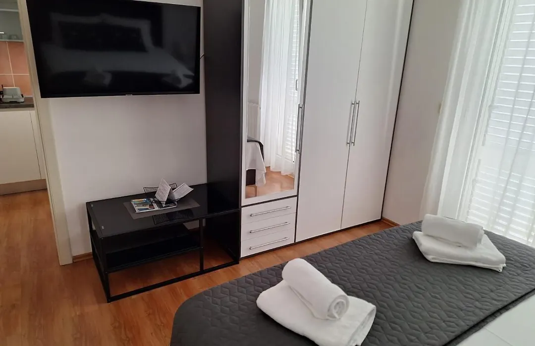 Apartments4You-1