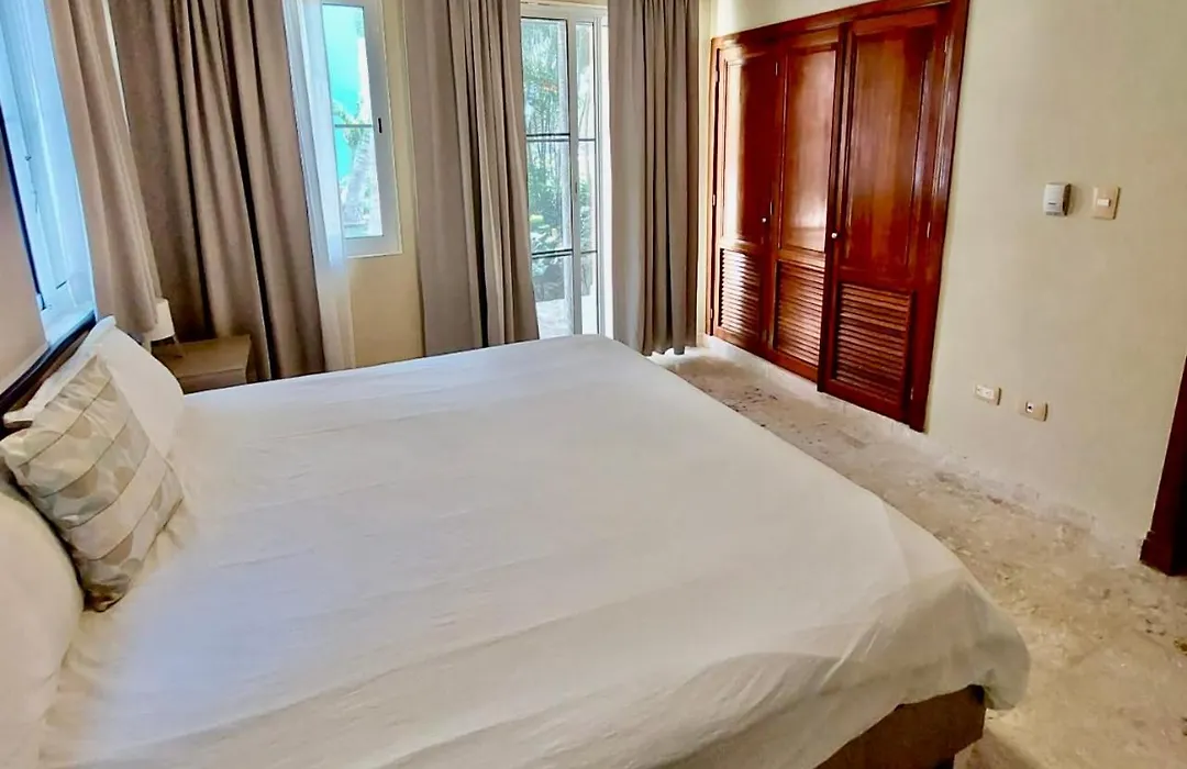 Playa Turquesa Ocean Club, C-102 , Wi-Fi, Ac, Pools, Free Beach Chairs-1