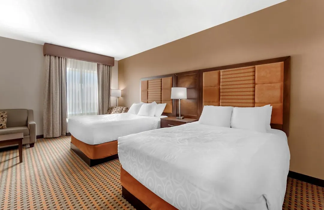Best Western Plus Hinton Inn&Suites-1
