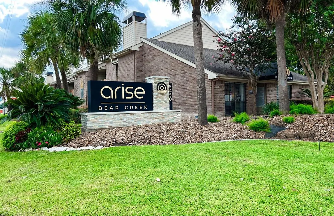 Vibrant Texan Escape With Patio & Gated Community-1