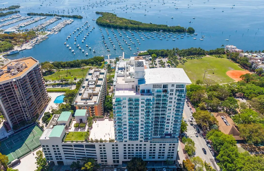 Elegant King Suite, Rooftop Pool, Full Kitchen-1