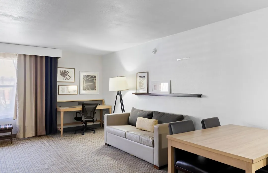 Greentree Inn & Suites Phoenix Sky Harbor-1