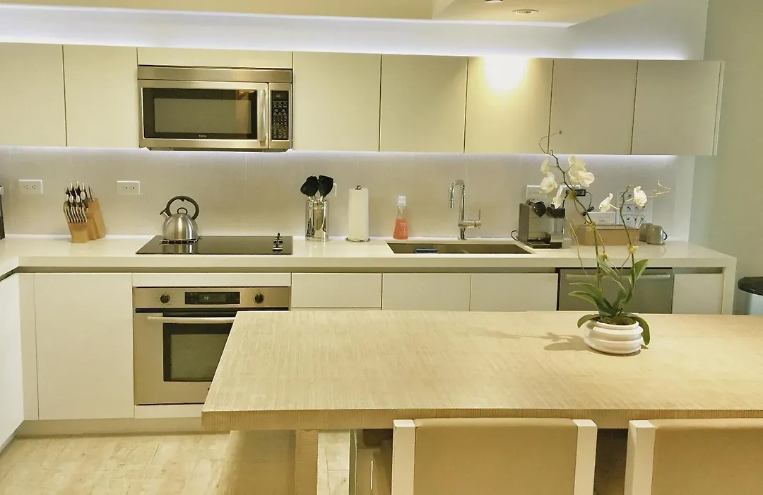 Amazing View 1 Hotel Corner Unit 2Br 2Ba W Balcony-1