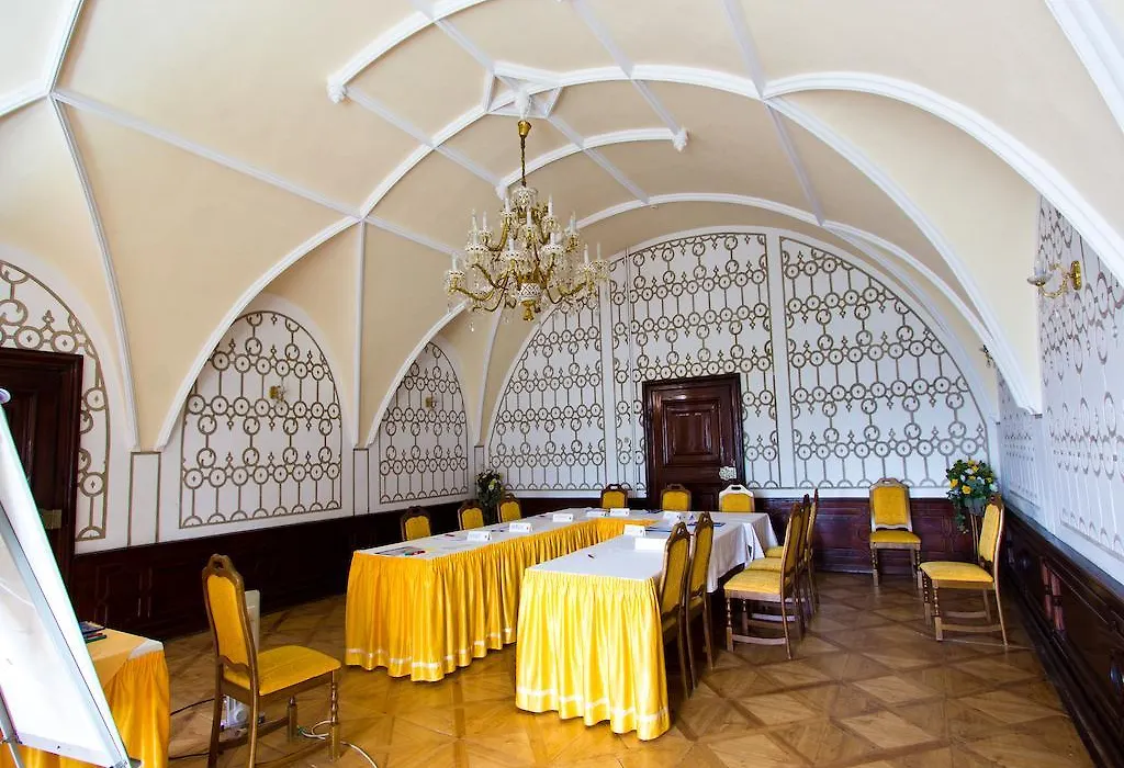 Ea Zamecky Hotel Hruba Skala-1