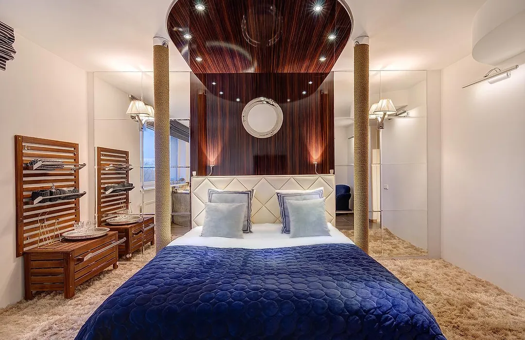 June Street Spa Apartments-1