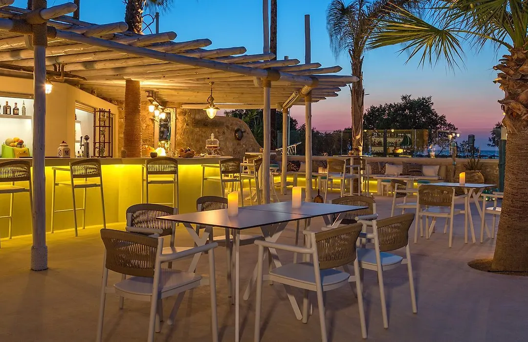 White Pearls-Adults Only Luxury Suites-1