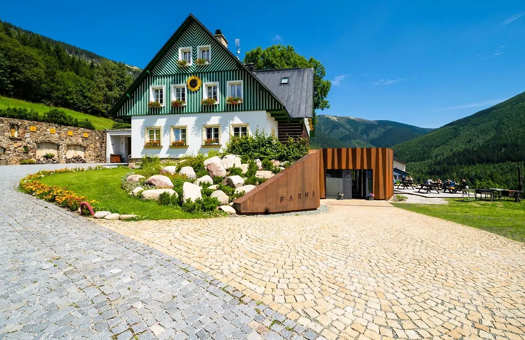 Pension Slunecnice & Panorama Restaurant Farma-1