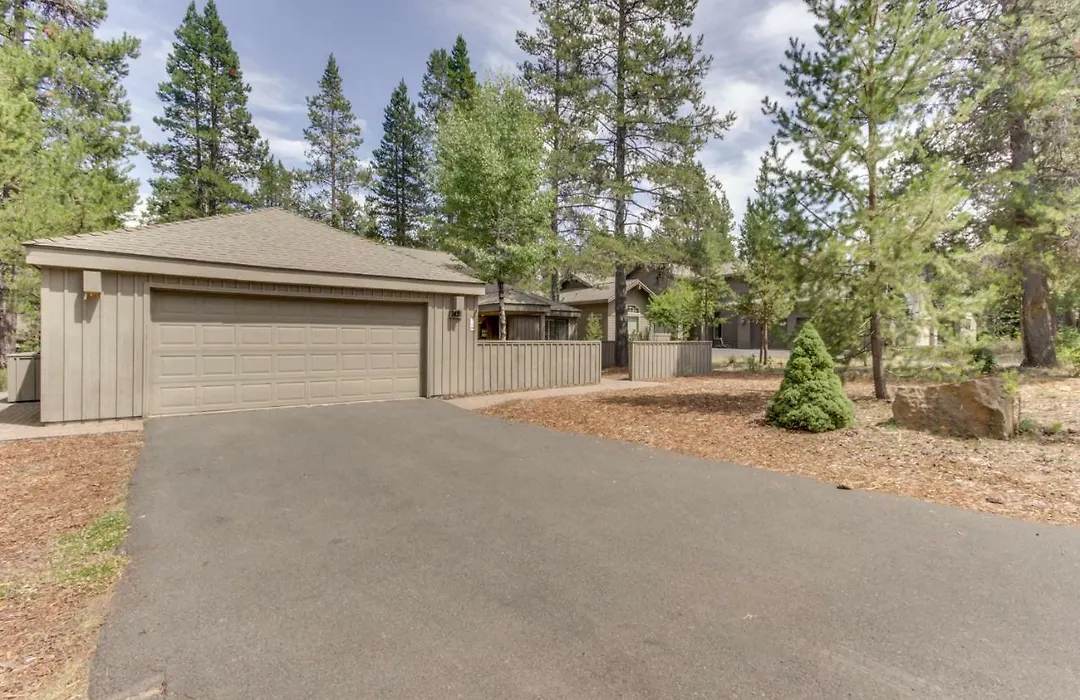 Big Leaf 33 | Discover Sunriver-1