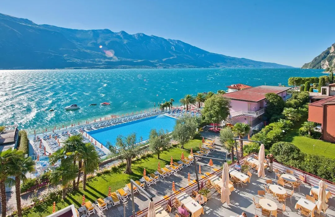 Hotel Ideal-1