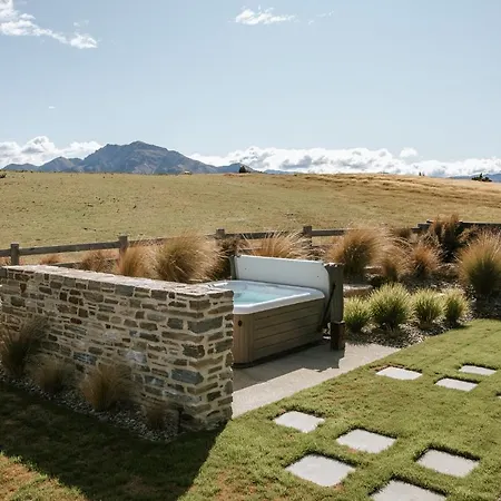 Bull Ridge Retreat - Sleeps 6 - Spa Pool - Sauna - Mountain Views-3