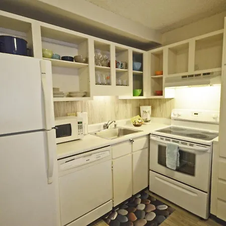 Royal Kuhio 1309 With King Bed, Free Parking/Wifi, Mins To Beach!-3